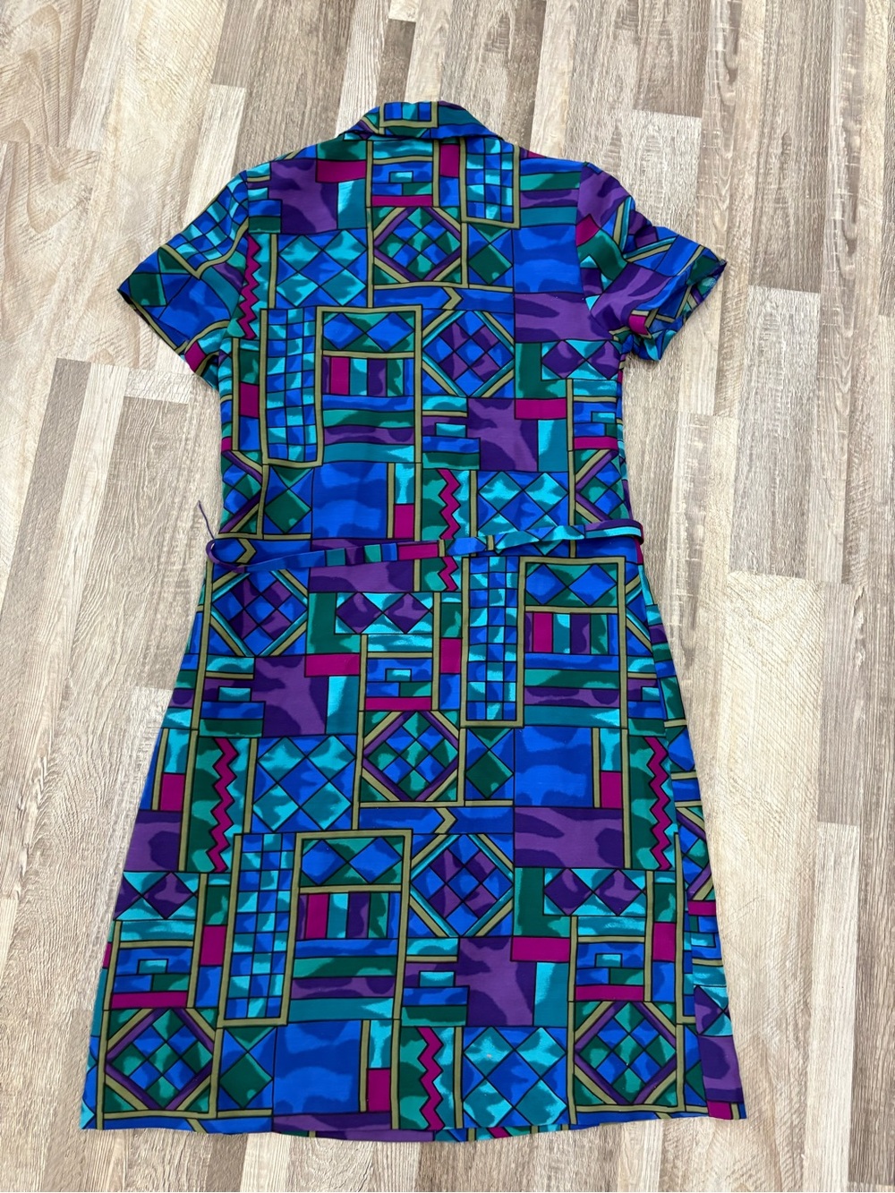 Vintage Geometric Print Short-Sleeve Shirt Dress in Blue and Purple - Picture 4 of 5
